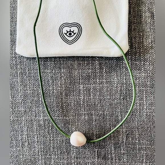 HART Baroque Pearl Palm Green Leather Cord Choker NWOT and a Jewelry Bag - Picture 3 of 9